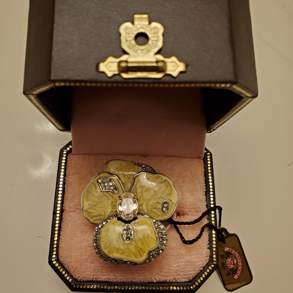 Juicy Couture Flower white enamel and crystal ring